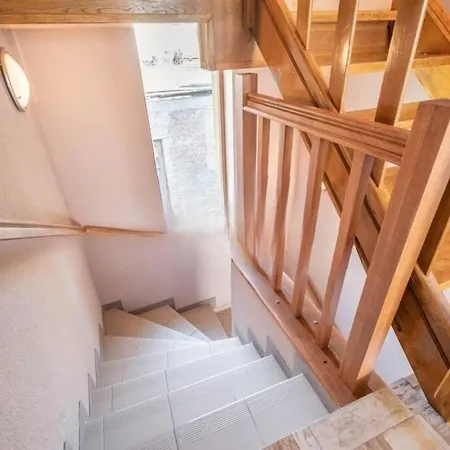 Okouzlujici U Jezera