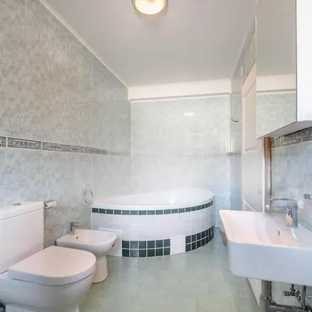 Okouzlujici U Jezera Villa Lhota (Prague-East)