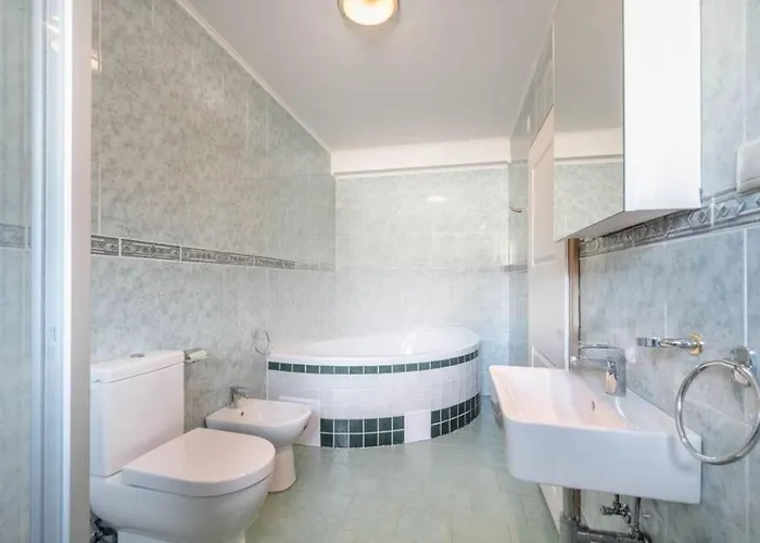 Okouzlujici U Jezera Villa Lhota (Prague-East)